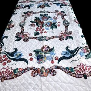 Handmade Floral Appliqué Quilt Set White 86x86 & 2 Pillowcases Scalloped Edges